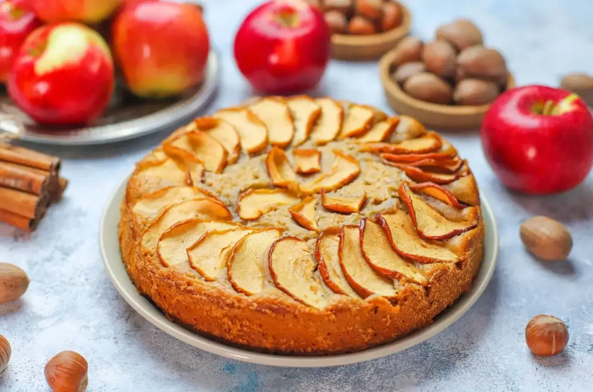 Przepis na ciasto w tortownicy, które zawsze się udaje i zachwyca