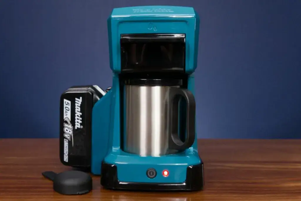 Die besten Akku-Kaffeemaschinen für perfekten Kaffee unterwegs