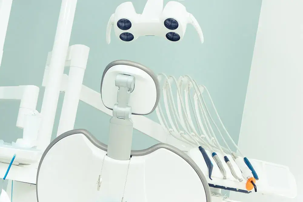 Ile naprawdę kosztuje plomba u dentysty i jak uniknąć wysokich rachunków