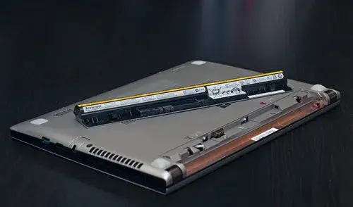 Ile lat wytrzymuje bateria w laptopie? Poznaj kluczowe czynniki!