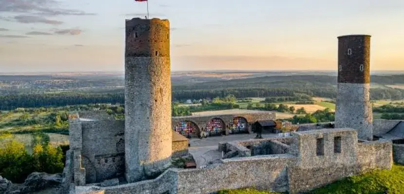 Zamek w Chęcinach - fascynująca historia i tajemnice Królewskiej Warowni