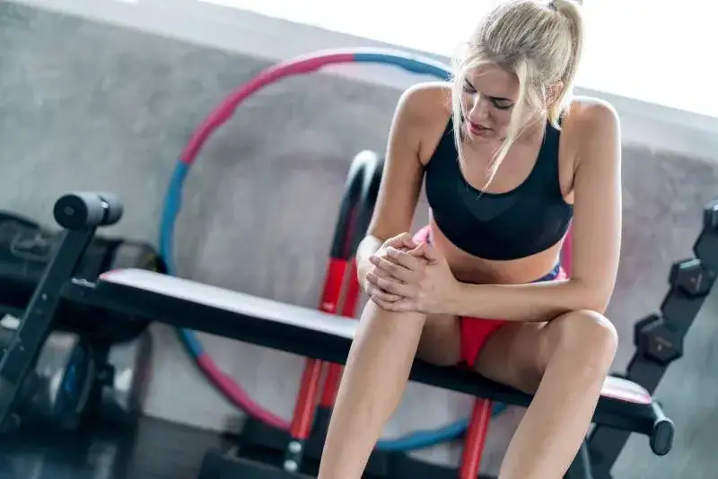 Skuteczne metody na ból kolan po treningu - ulga i zdrowie