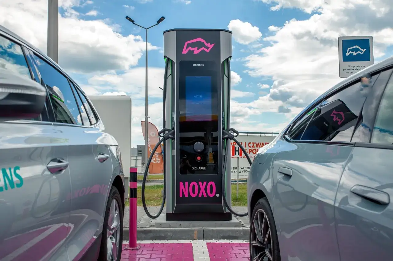 Jak ładować samochód elektryczny – praktyczne porady, koszty i czas ładowania