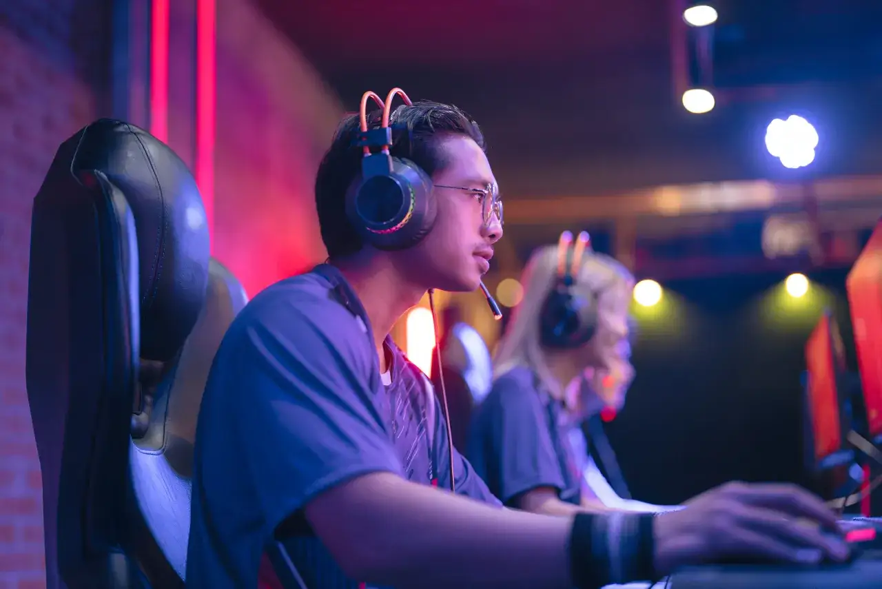 Od dźwięków retro po nowoczesny sound design, czyli ewolucja muzyki w grach