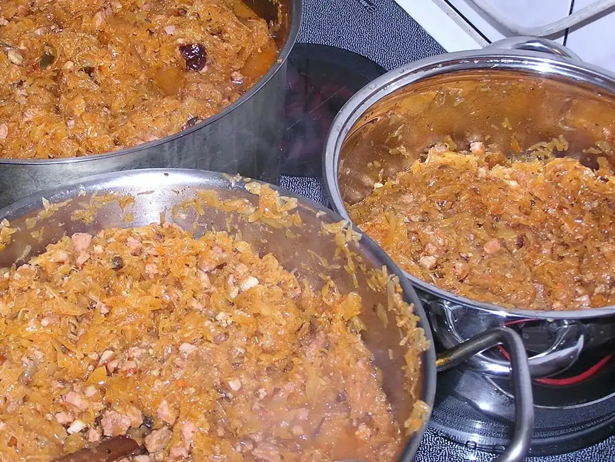 Jakie przyprawy do bigosu są najlepsze? Sekrety idealnego smaku bigosu
