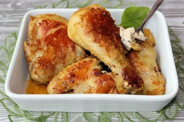 Co można zrobić z kurczaka z rosołu? Pyszne przepisy na wykorzystanie!