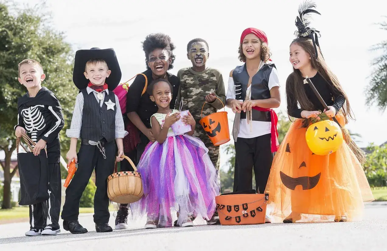 Jak można ubrać dziecko na halloween: pomysły i bezpieczne kostiumy