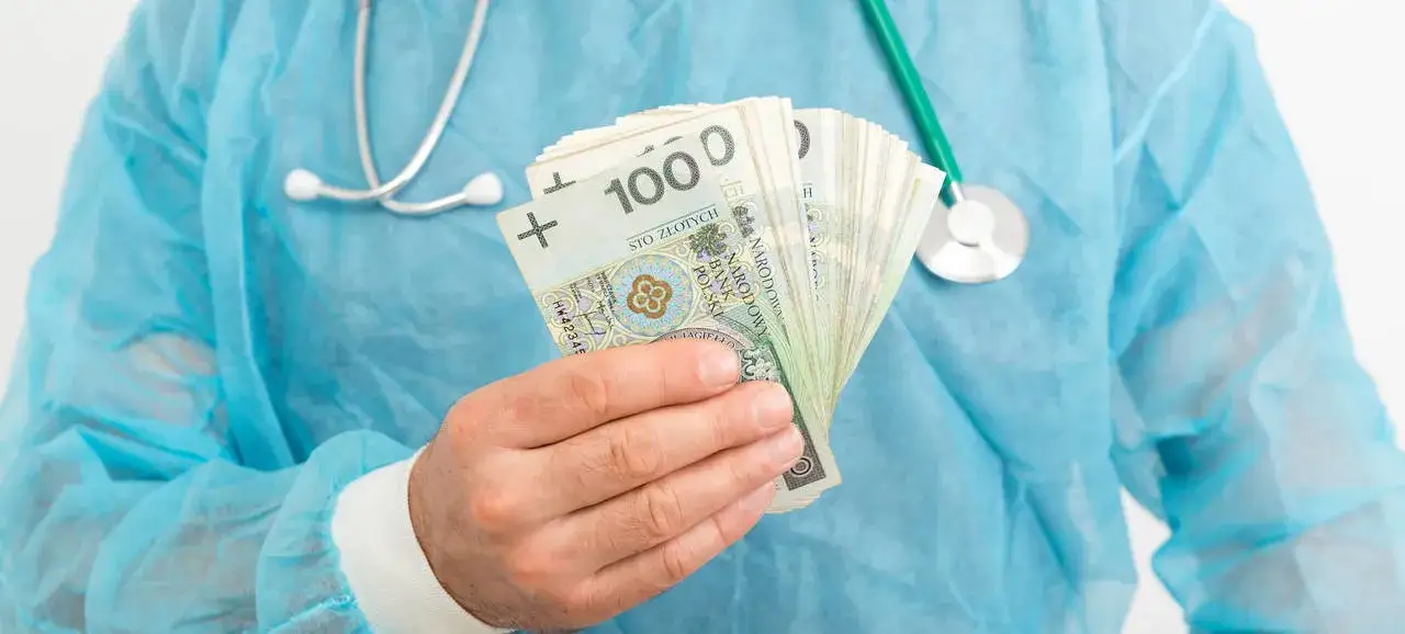 Ile zarabia lekarz na dyżurze w pogotowiu? Stawki i dodatki