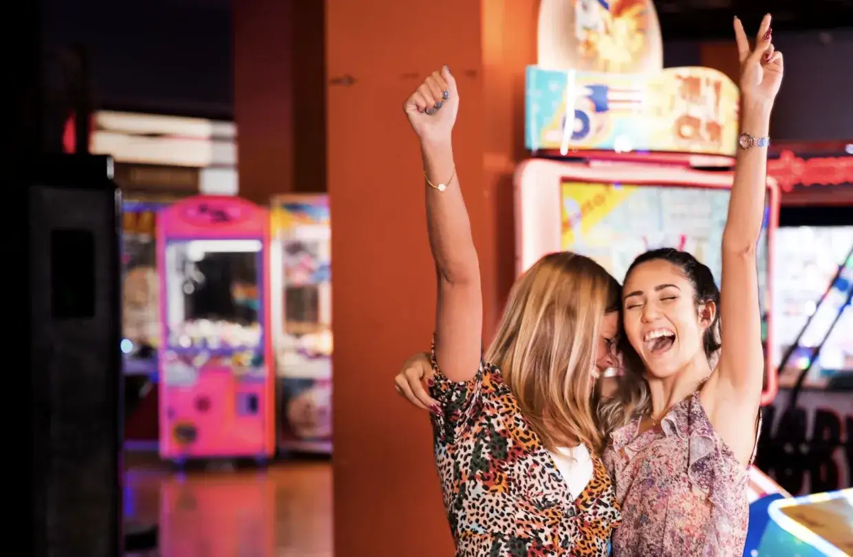 Od pierwszych maszyn po nowoczesne gry losowe – historia i zasady działania