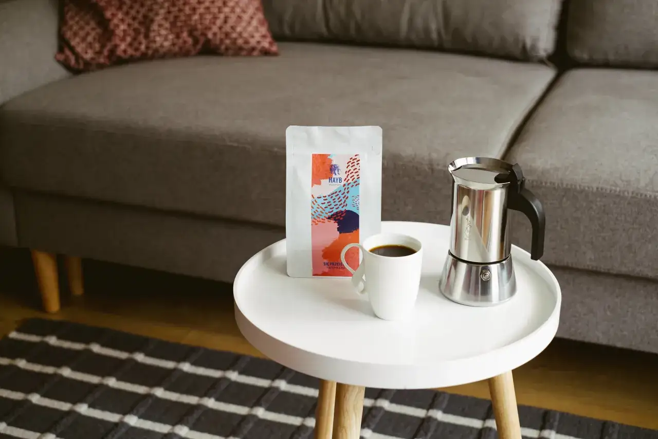 O której pić kawę, aby uniknąć błędów i cieszyć się energią?