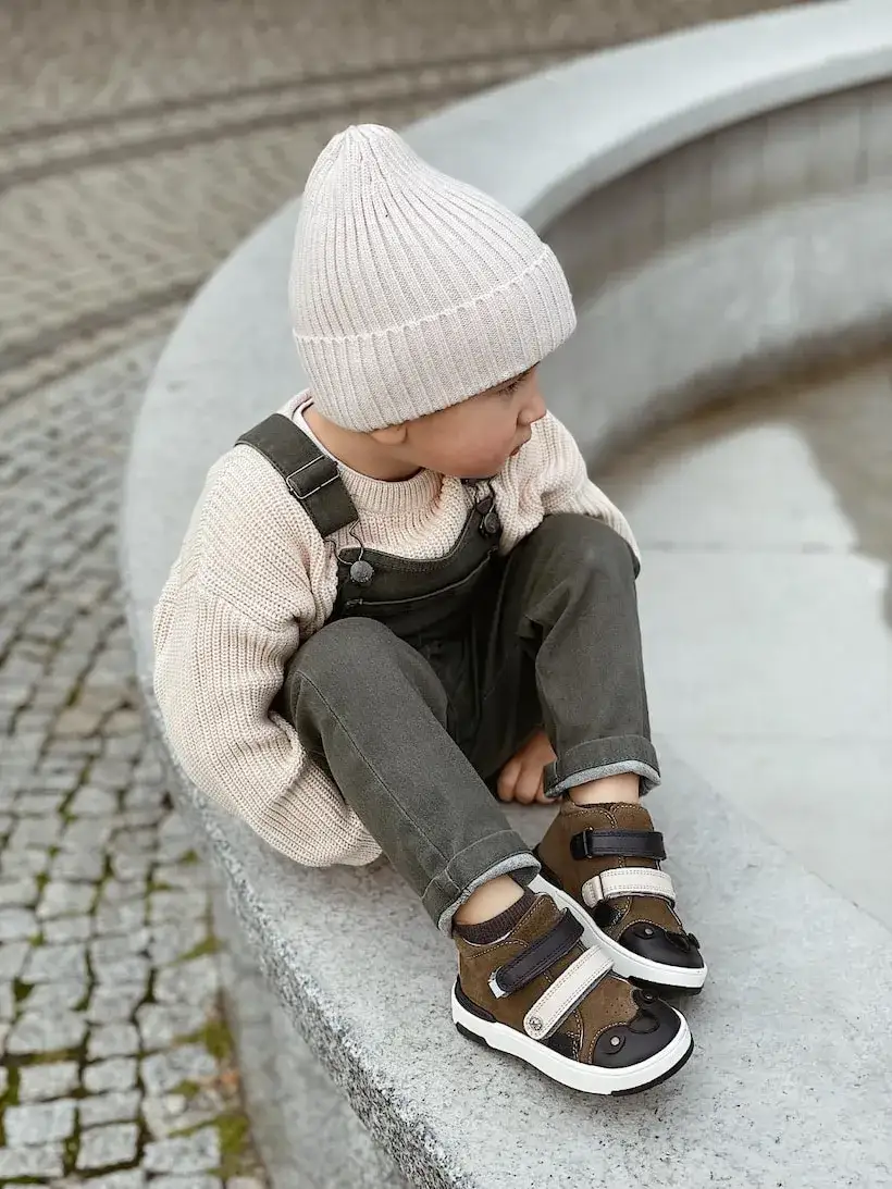 Jakie buty dla dziecka wybrać, aby uniknąć problemów z chodzeniem?