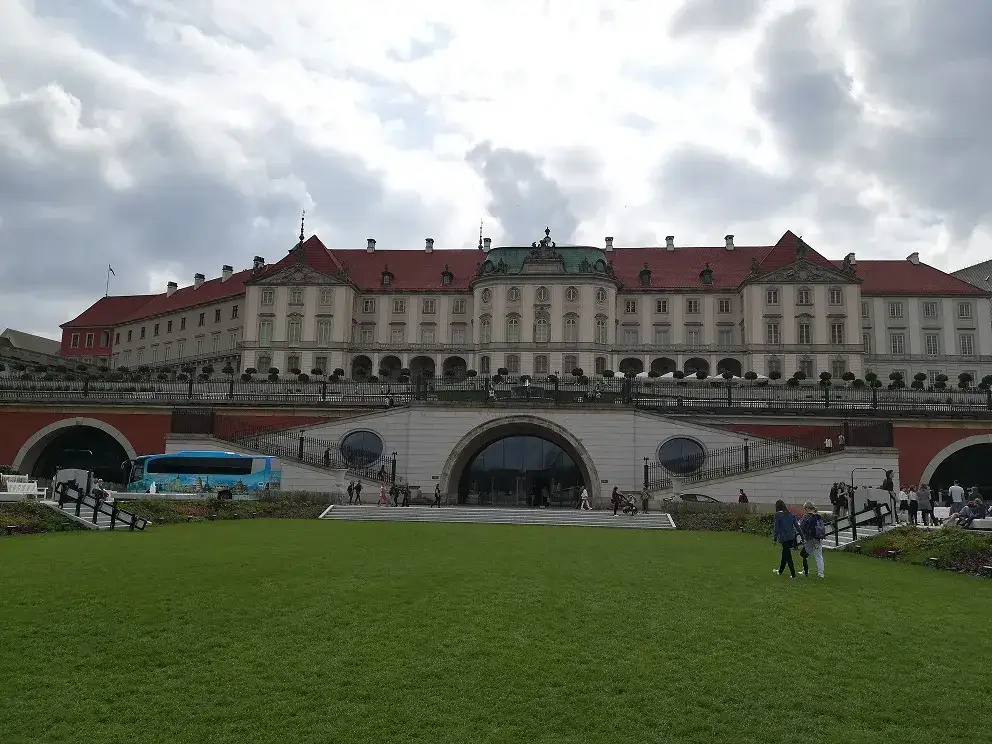 Zamek królewski w Warszawie zwiedzanie - co musisz wiedzieć przed wizytą