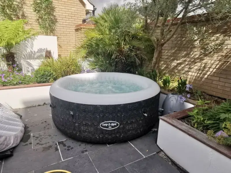 Jak wybrać idealne jacuzzi Lay-Z-Spa: porównanie modeli i opinie