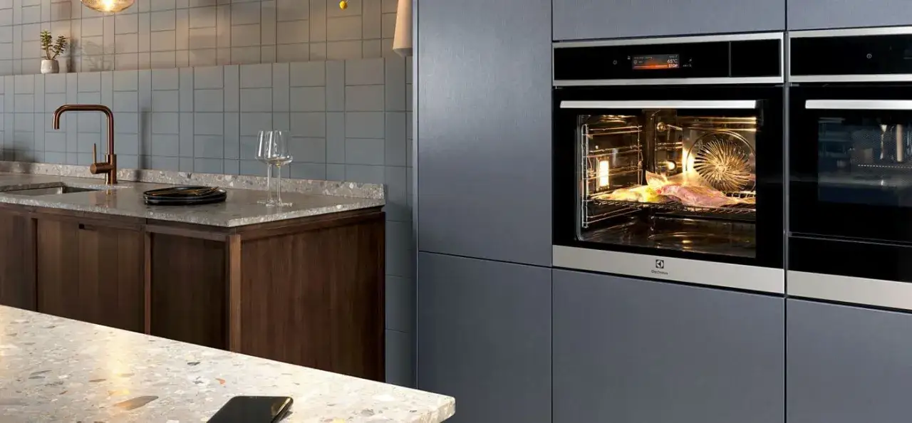 Czy warto kupić piekarnik parowy? Poznaj zalety i wady przed zakupem.