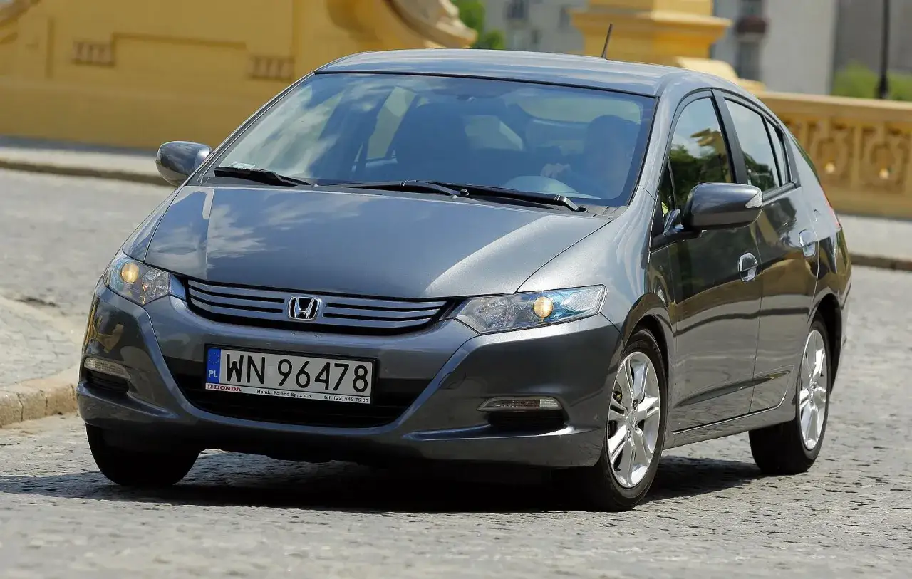Honda Insight czy warto kupić? Poznaj ukryte wady i zalety hybrydy
