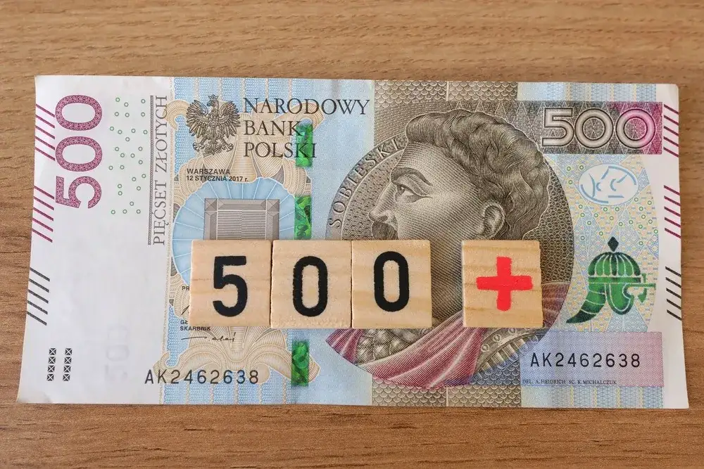 Czy 500 plus wlicza się do dochodu w funduszu socjalnym? Ważne informacje.