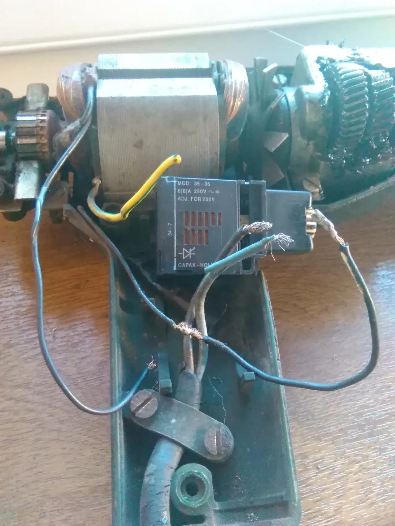 Jak bezpiecznie podłączyć wyłącznik do wiertarki Celma – krok po kroku