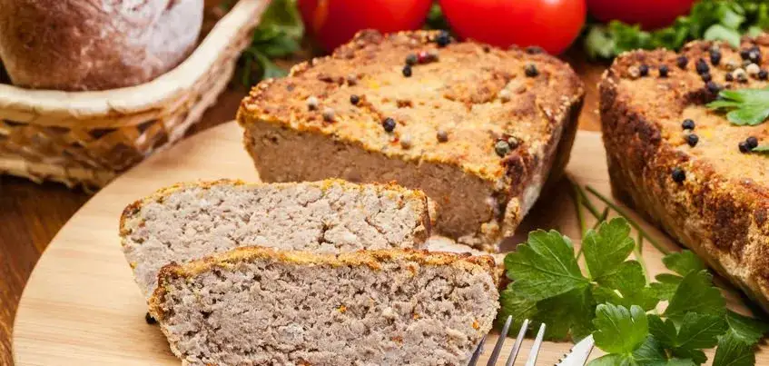 Jakie przyprawy do pieczonego pasztetu sprawią, że będzie idealny? Sprawdź najlepsze kombinacje!