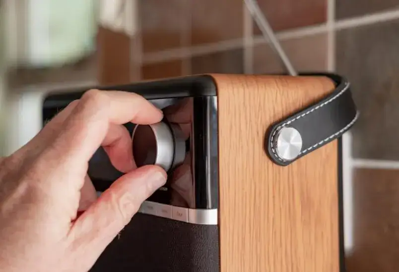 Do kiedy radio FM w Polsce? Poznaj daty zakończenia emisji FM