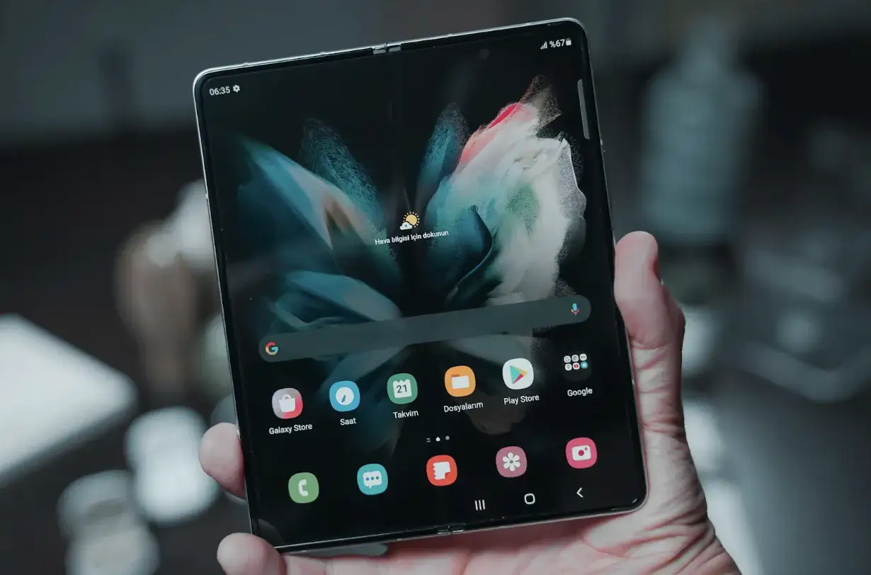 Elastyczne ekrany: smartfon, który zmienia się w tablet i z powrotem