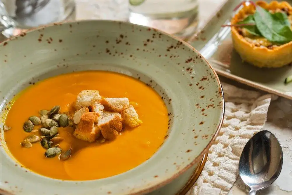 Ile piec dynię do zupy, aby uzyskać idealnie kremowy smak?
