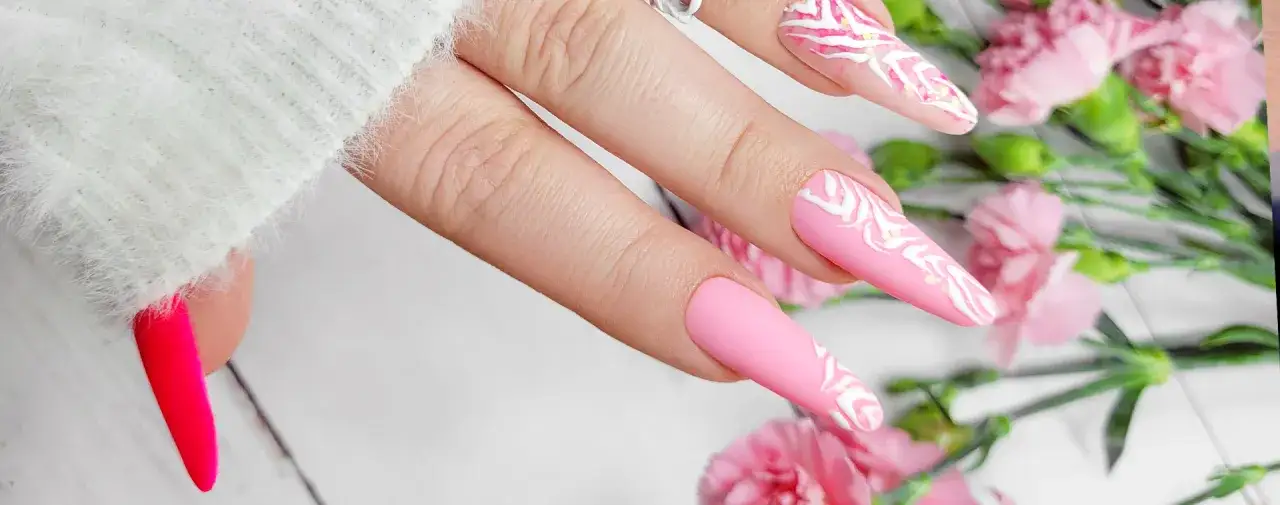 Jak zrobić matowe paznokcie hybrydowe: 5 prostych kroków