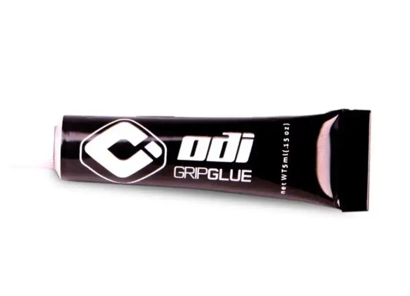 Najlepszy klej do manetek motocyklowych – uniknij problemów z gripami