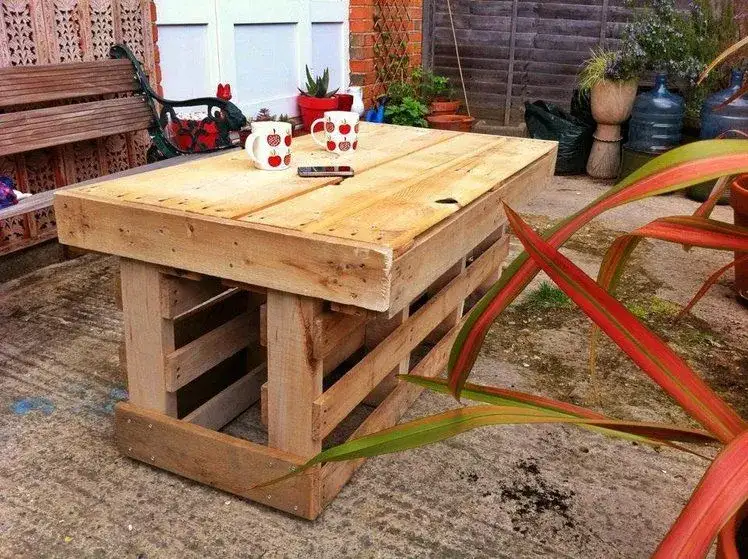 Jak zrobić stół do ogrodu: Prosty poradnik DIY krok po kroku