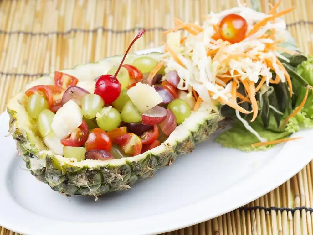 Jak ozdobić sałatkę? Kreatywne pomysły, które zachwycą gości