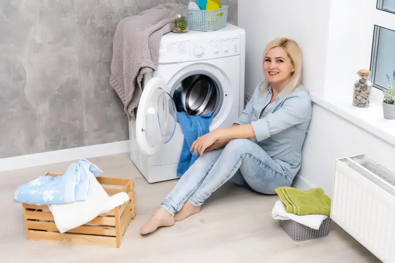 Jak wyprać poduszki z kanapy bez ryzyka uszkodzenia materiału