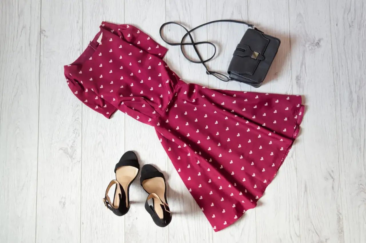 Jakie buty do bordowej sukni pasują najlepiej i dlaczego warto je wybrać