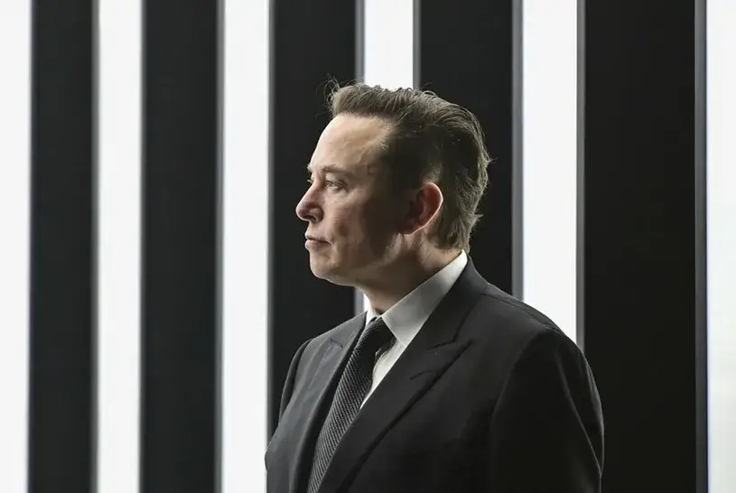 Elon Musk kim jest? Poznaj jego niezwykłe osiągnięcia i życie