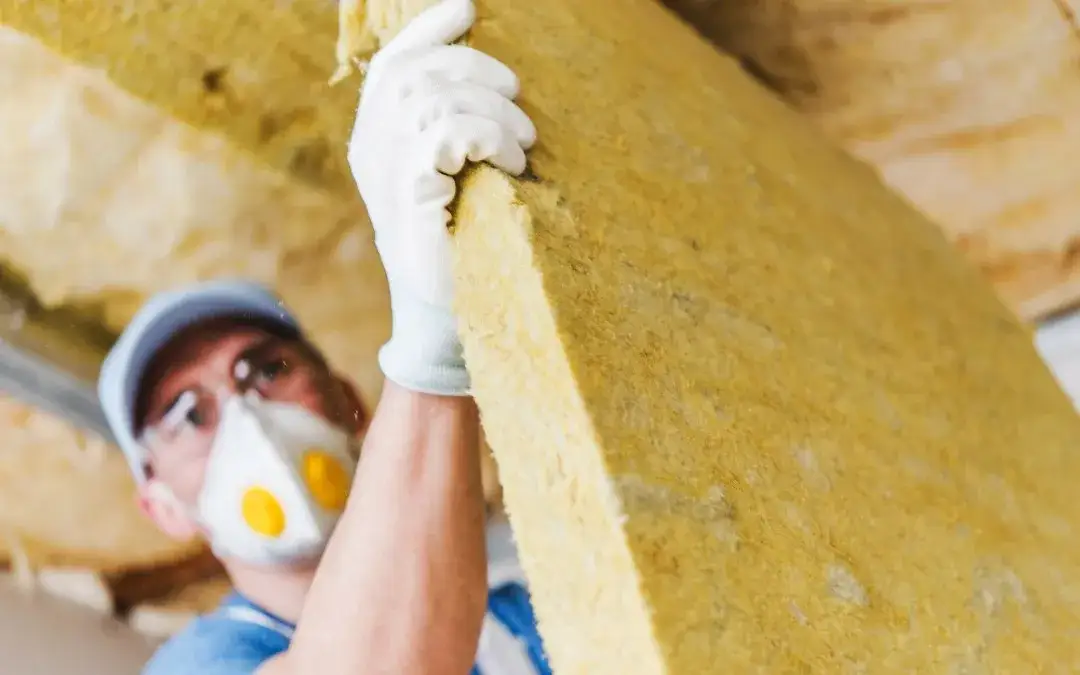 Ile kosztuje ocieplenie dachu? Sprawdź, co wpływa na ceny izolacji