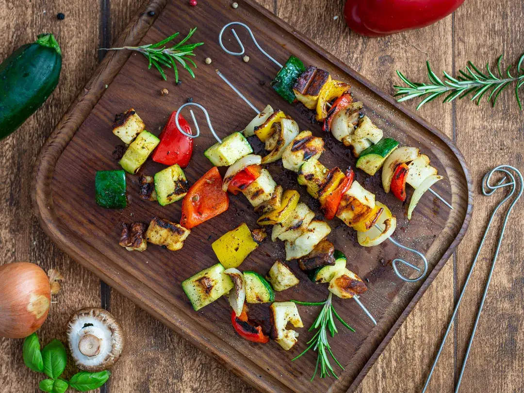 Szaszłyki warzywne z grilla - pyszne przepisy, które zachwycą każdego