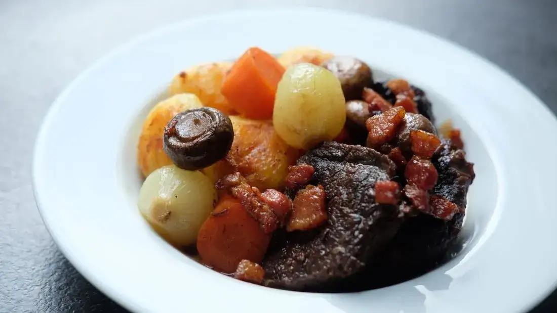 Z czym podawać wołowinę? Odkryj idealne dodatki do mięsa