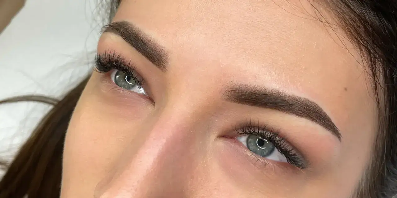 Najlepsze salony makijażu permanentnego brwi w Krakowie - co warto wiedzieć