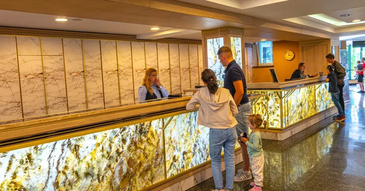 Co oznaczają gwiazdki w hotelu? Zrozumienie standardów jakości