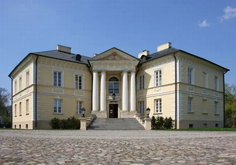 Pałac w Dobrzycy: największa atrakcja turystyczna regionu na weekend