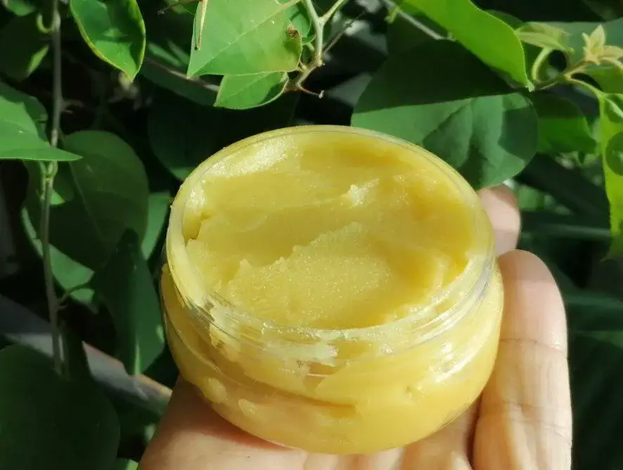 Jak zrobić krem z wosku pszczelego i oliwy, aby nawilżyć skórę