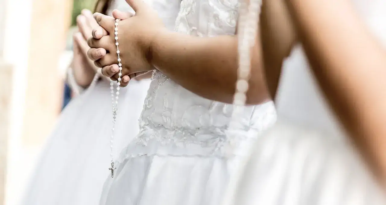 Co na prezent na komunie? Odkryj wyjątkowe pomysły na niezapomniane chwile