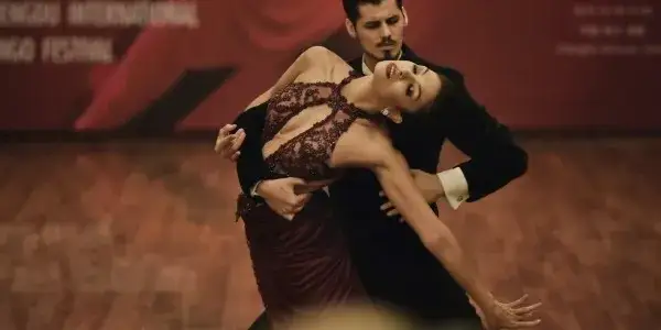 Jakie są tańce latynoamerykańskie? Poznaj ich niezwykłe style!