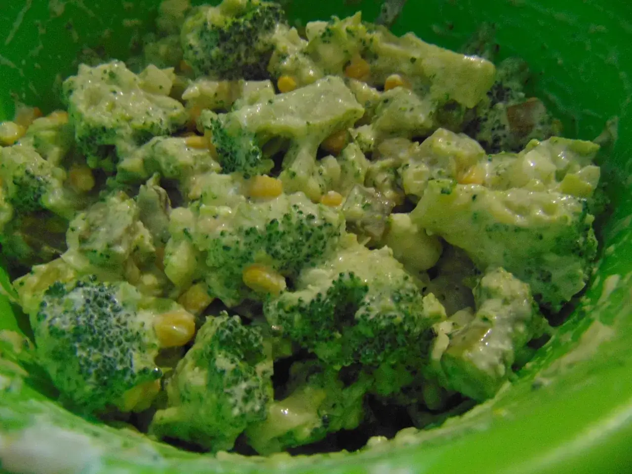 Jak ugotować brokuły do sałatki, by były chrupiące i pełne smaku