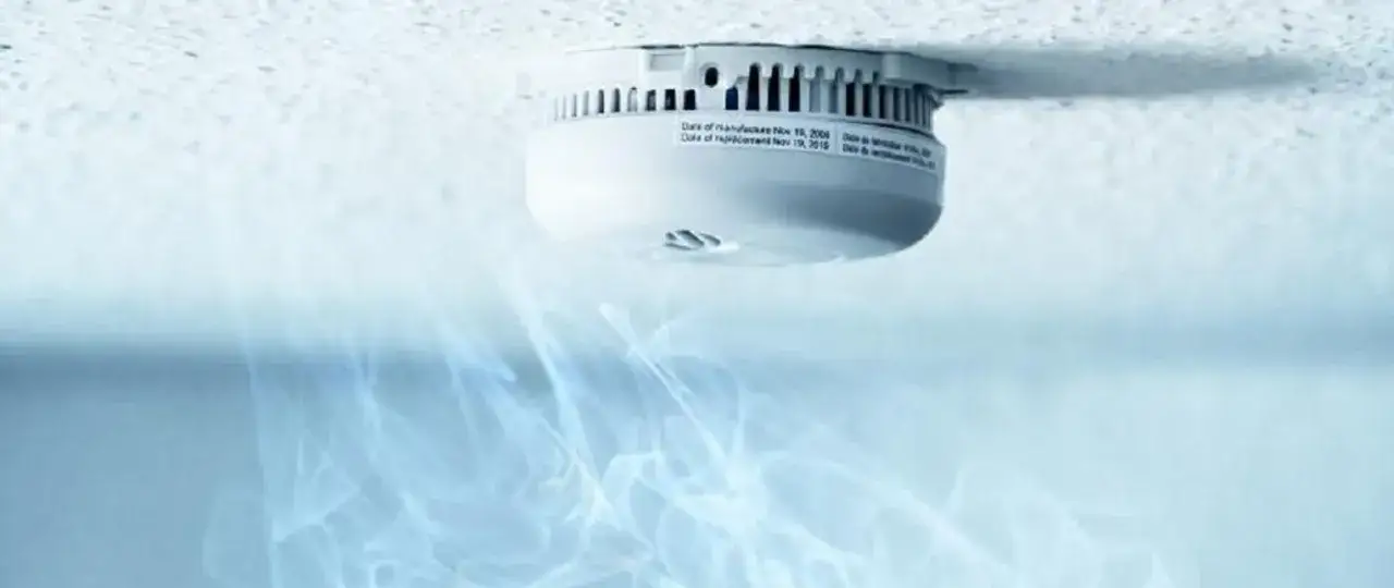 Czy czujnik czadu wykryje dym? Sprawdź, co może cię zaskoczyć