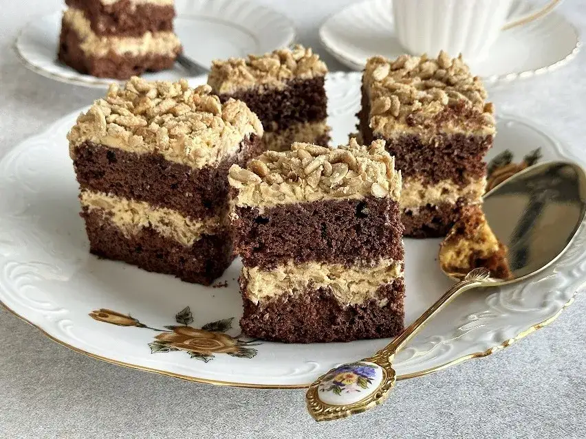 Prosty przepis na ciasto słonecznikowiec – zrób je krok po kroku w domu