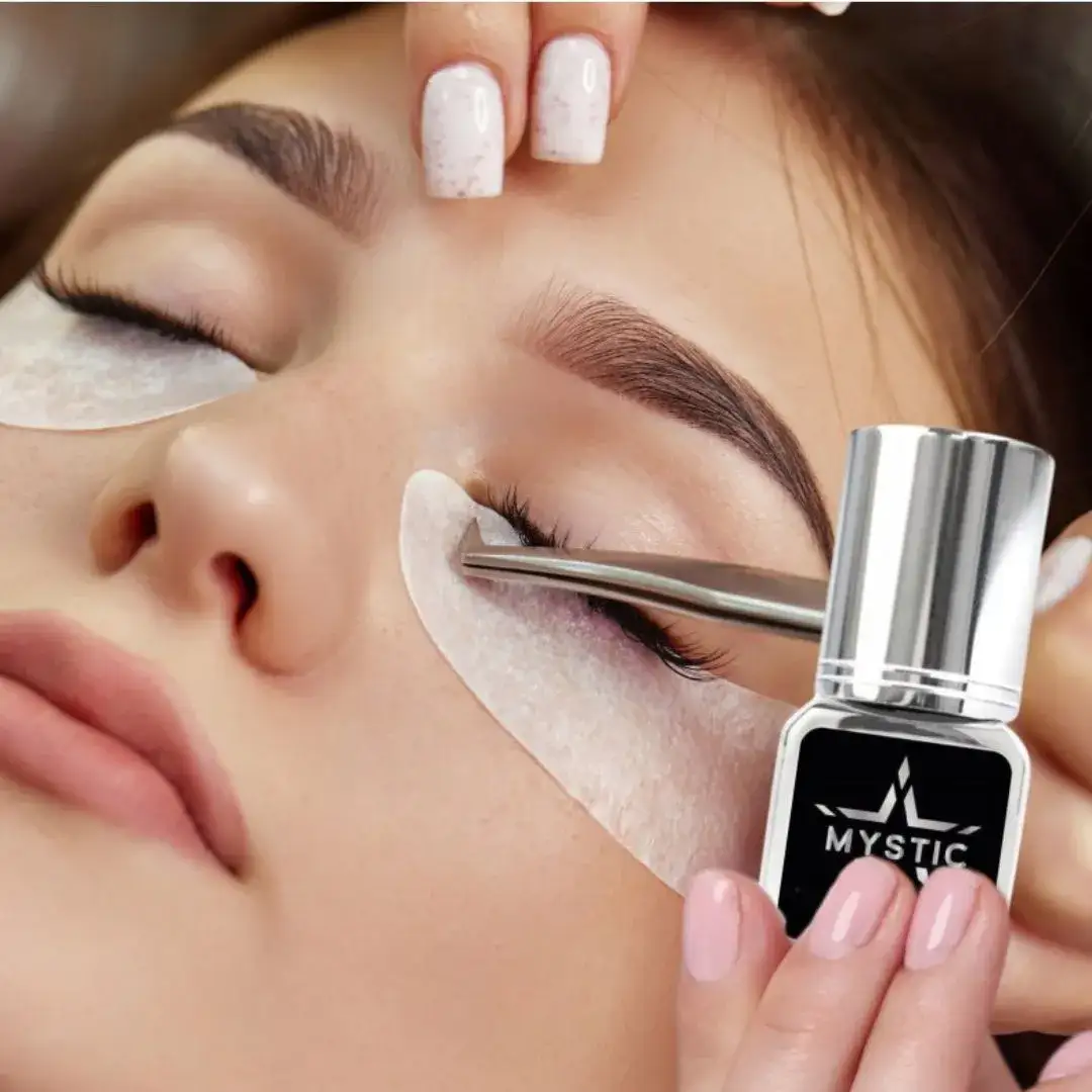 Zalotne spojrzenie przy wrażliwych oczach? Potrzebujesz tylko kleju do rzęs dla alergików