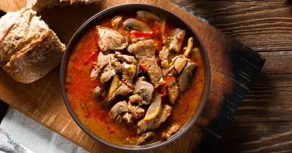 Co dodać do gulaszu, aby był wyjątkowo smaczny i aromatyczny?