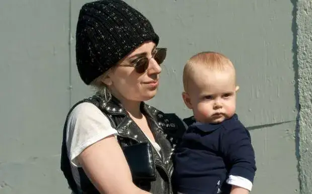 Czy Lady Gaga ma dzieci? Fakty o jej życiu rodzinnym i planach na przyszłość
