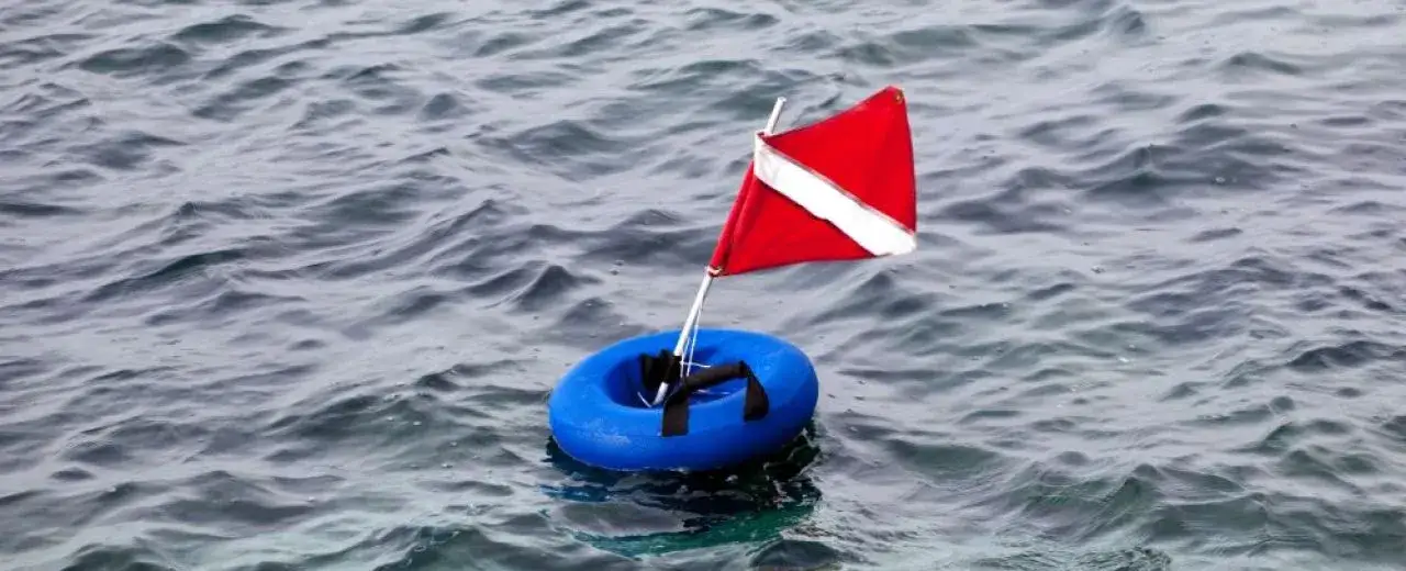 Boja do pływania: Jak zwiększyć bezpieczeństwo w wodzie?