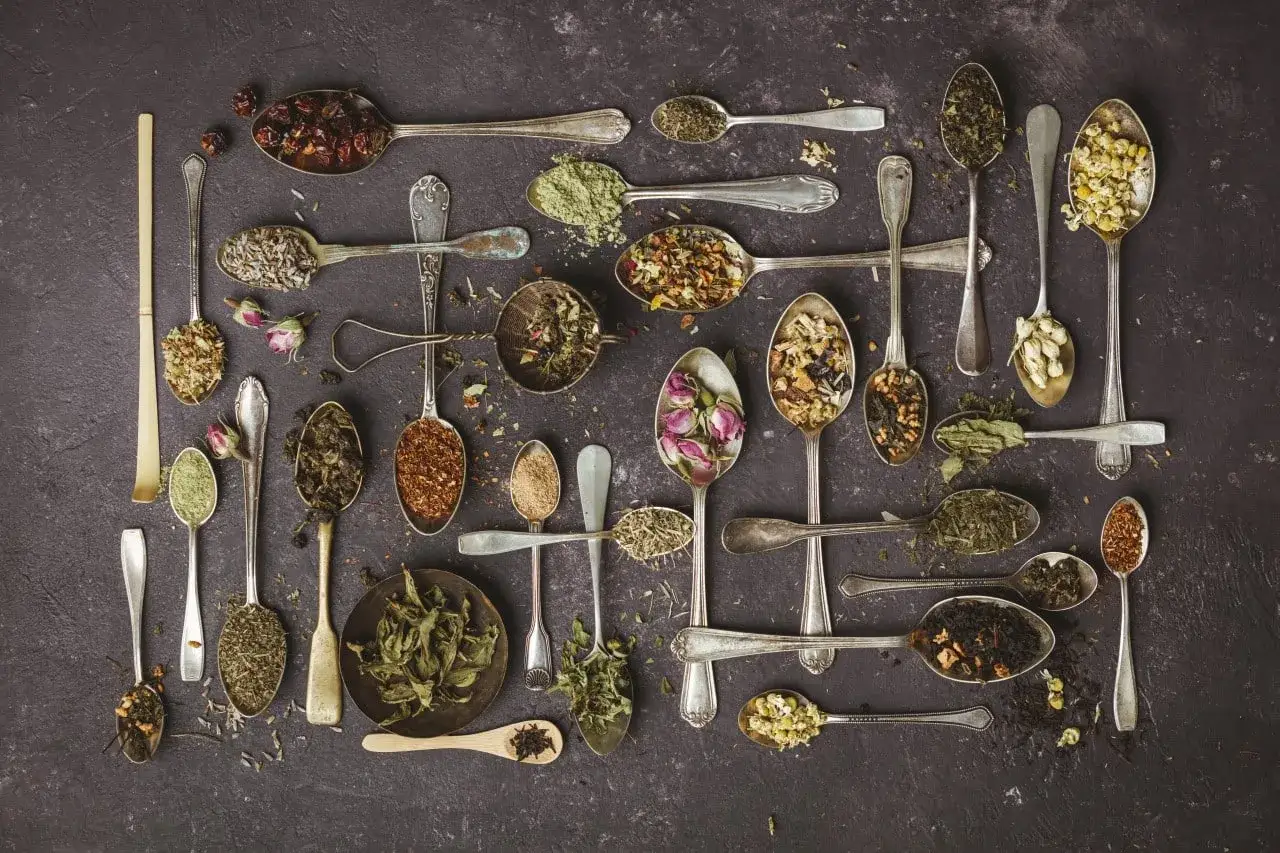 Najlepsza zielona herbata liściasta – wybierz smak i zdrowie