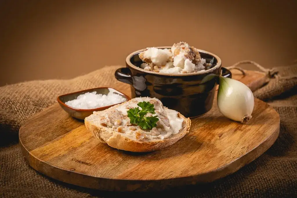 Gdzie kupić dobry smalec? Odkryj najlepsze miejsca i ceny